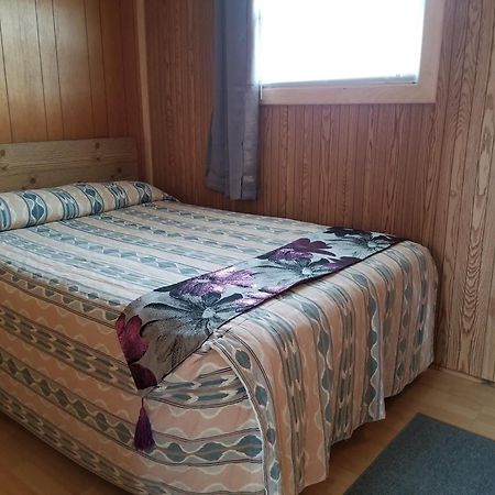 Blue Spruces Cottages Hampton Ngoại thất bức ảnh