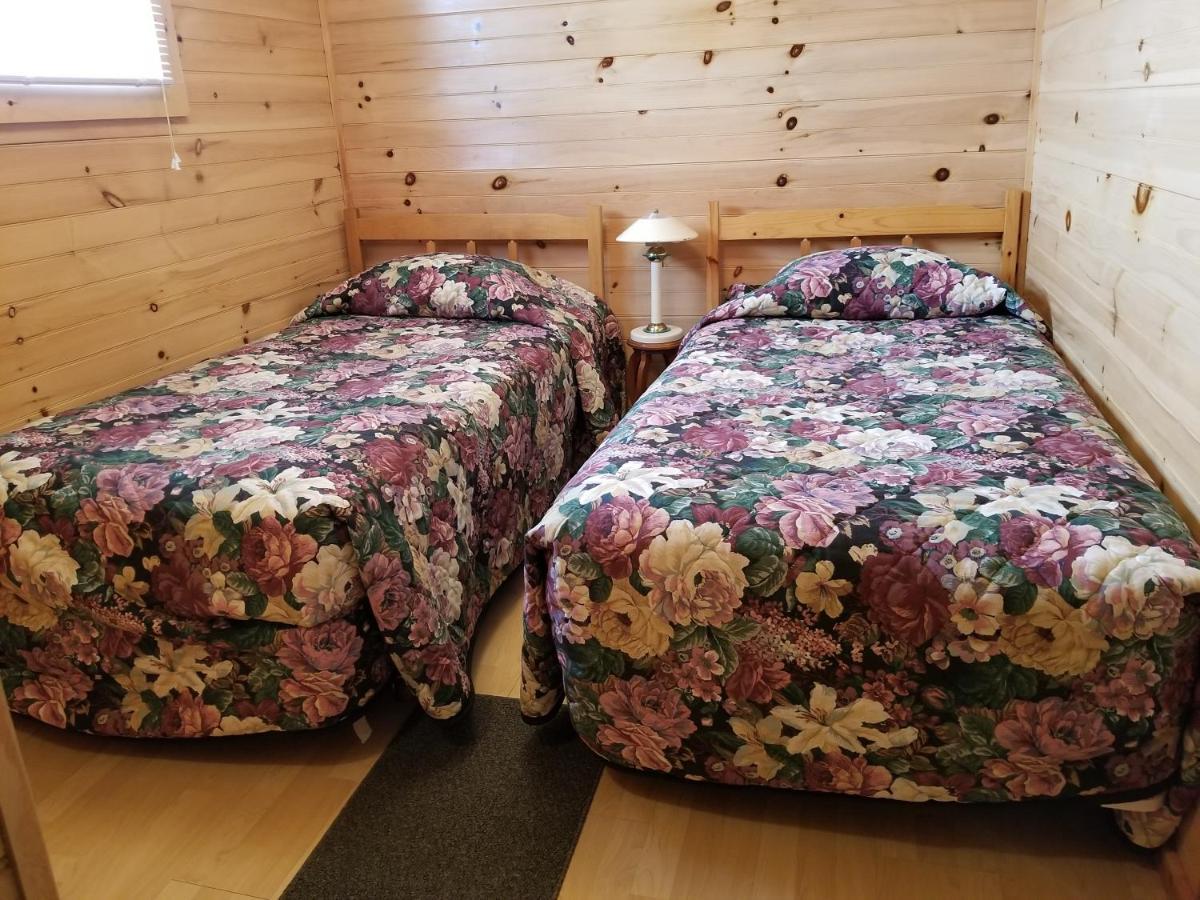 Blue Spruces Cottages Hampton Ngoại thất bức ảnh