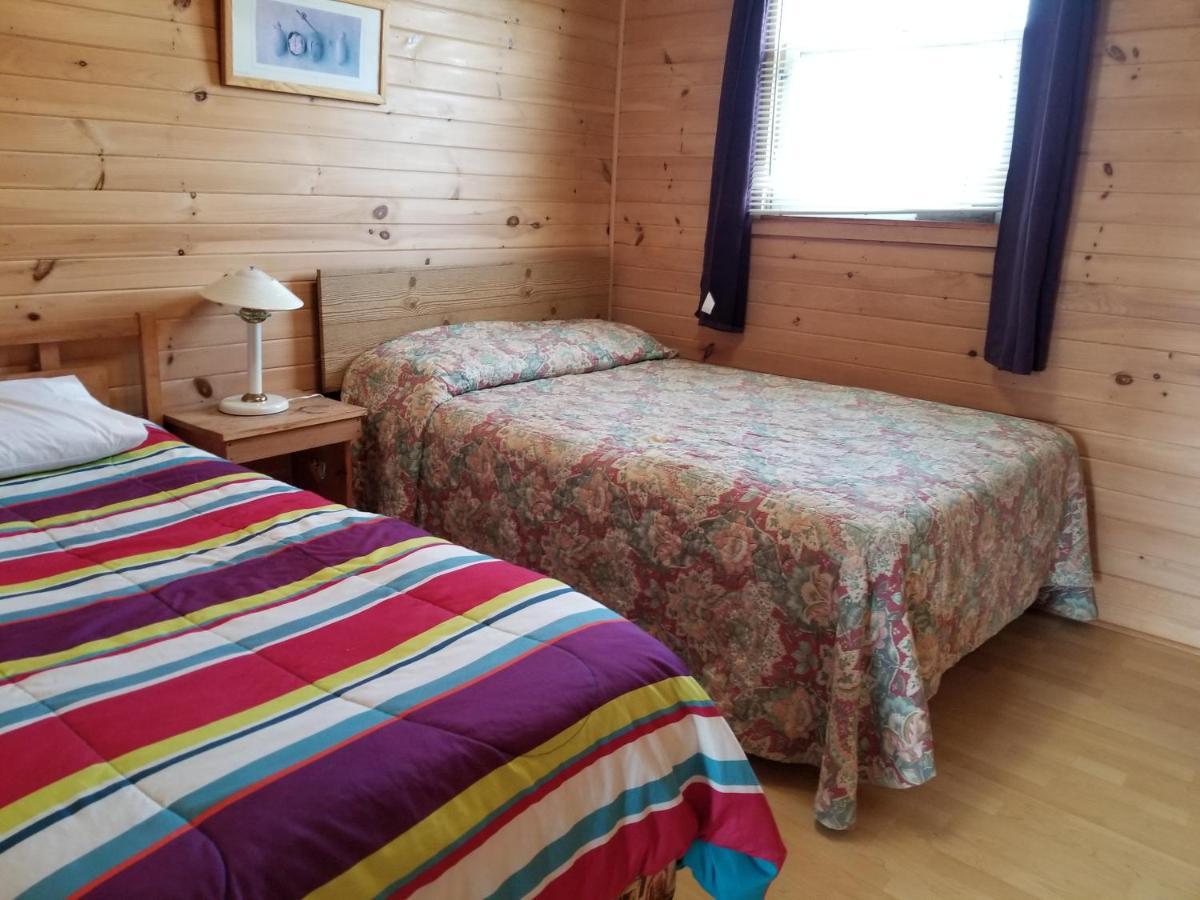 Blue Spruces Cottages Hampton Ngoại thất bức ảnh