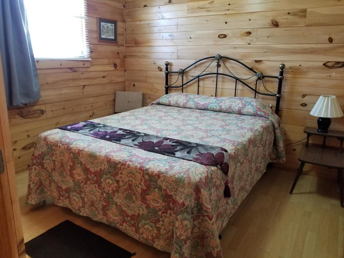 Blue Spruces Cottages Hampton Ngoại thất bức ảnh