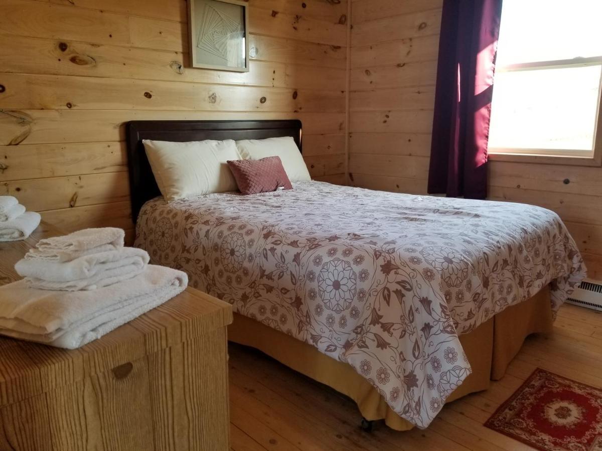 Blue Spruces Cottages Hampton Ngoại thất bức ảnh