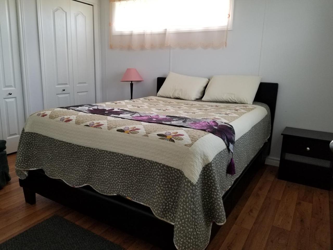 Blue Spruces Cottages Hampton Ngoại thất bức ảnh