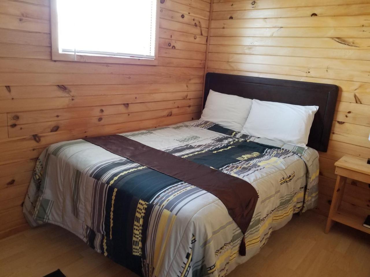 Blue Spruces Cottages Hampton Ngoại thất bức ảnh