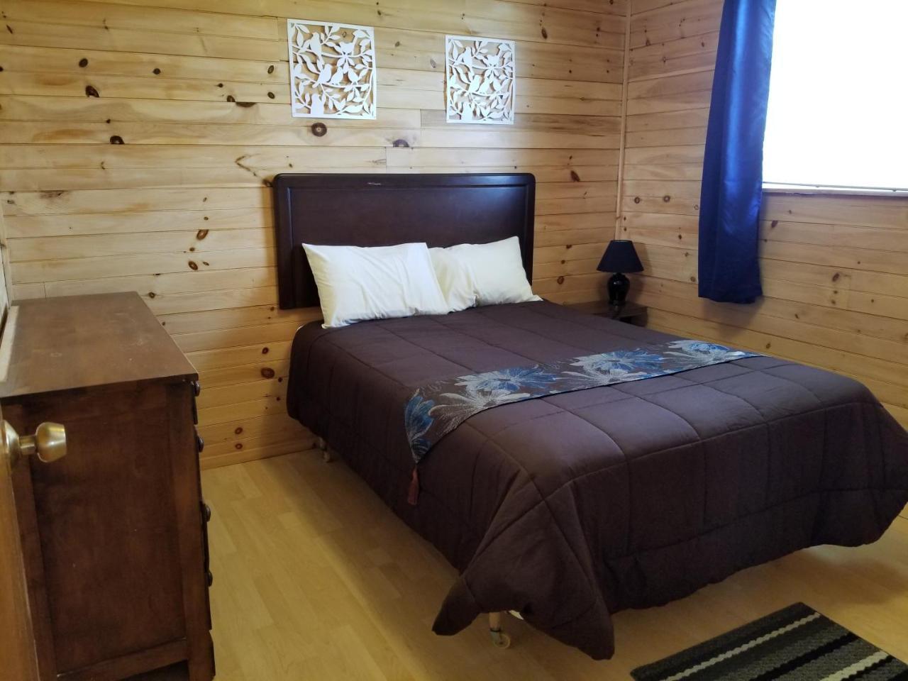 Blue Spruces Cottages Hampton Ngoại thất bức ảnh