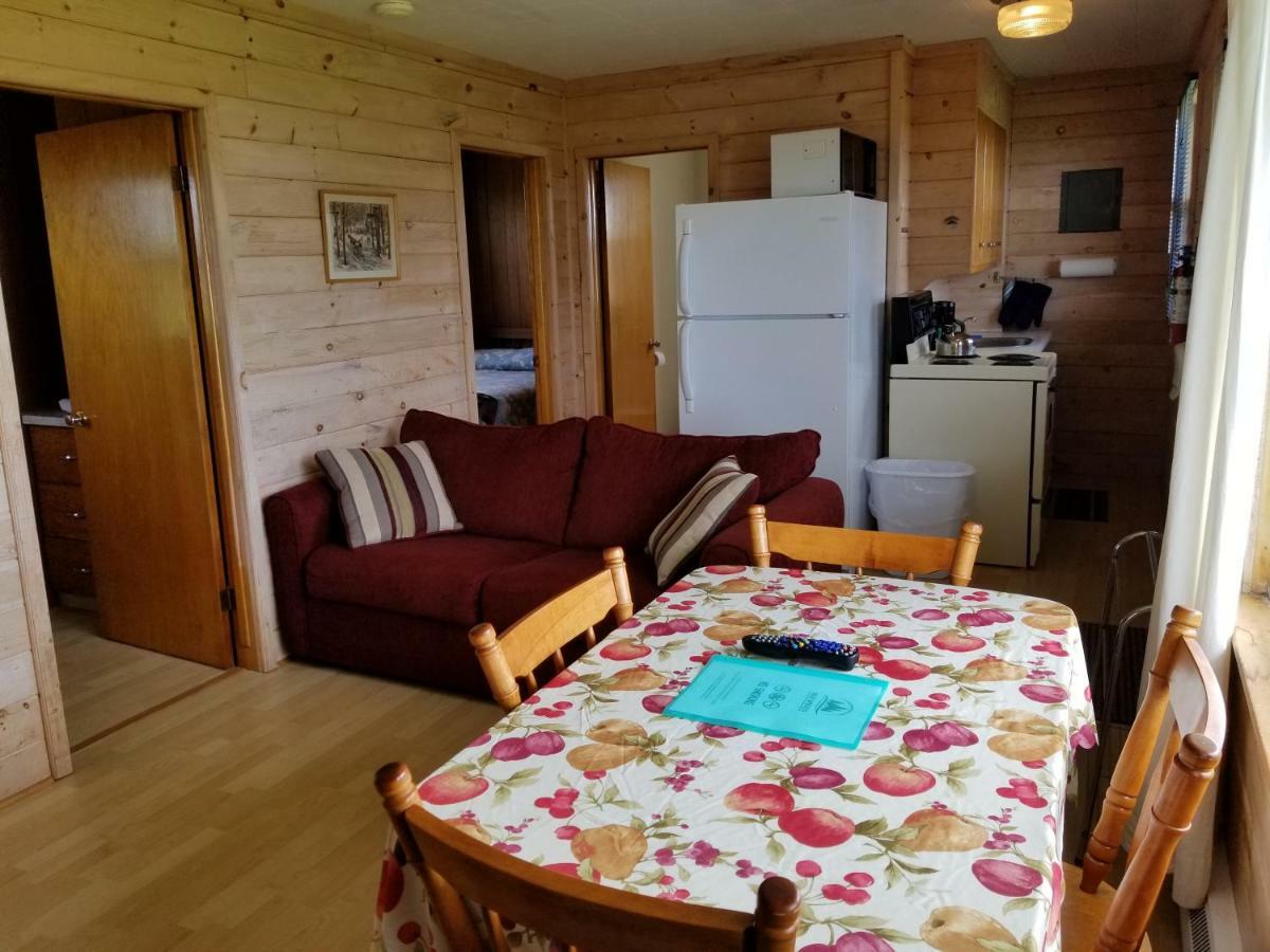Blue Spruces Cottages Hampton Ngoại thất bức ảnh