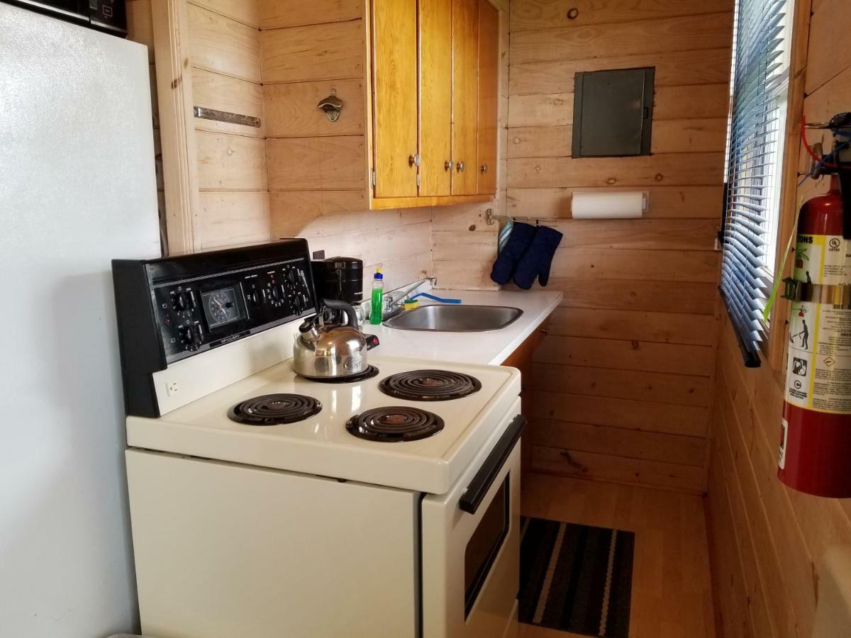 Blue Spruces Cottages Hampton Ngoại thất bức ảnh