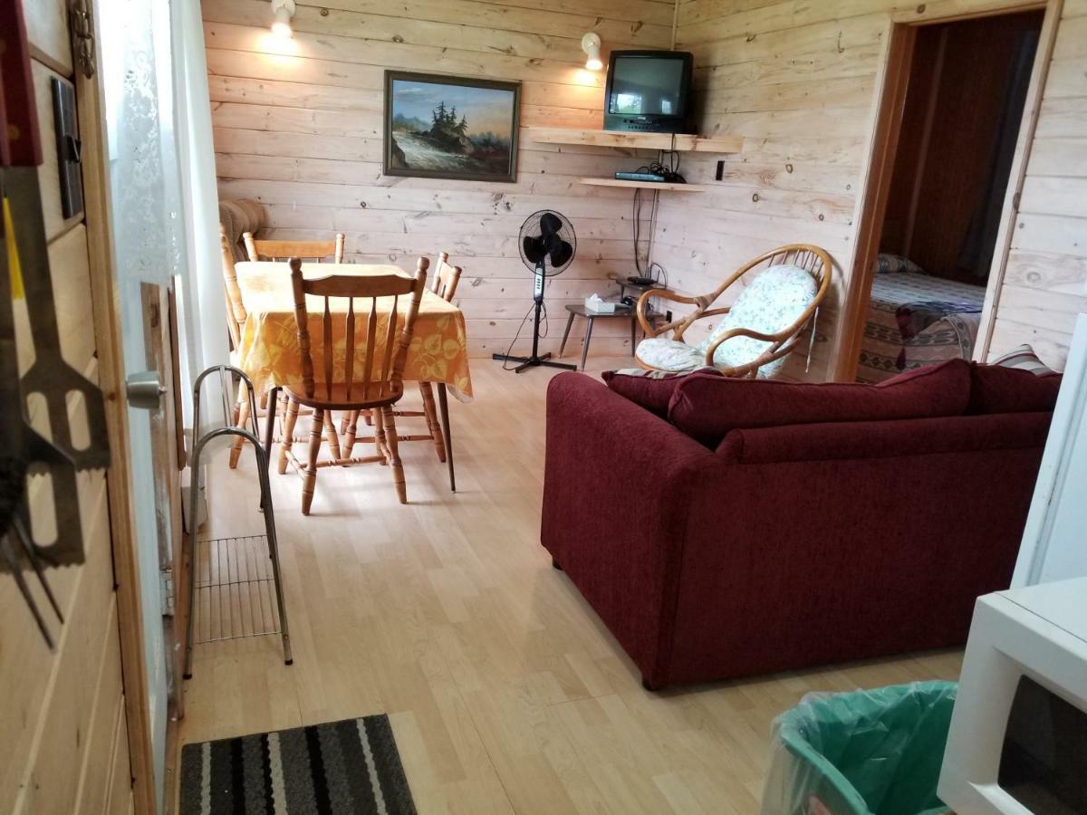 Blue Spruces Cottages Hampton Ngoại thất bức ảnh