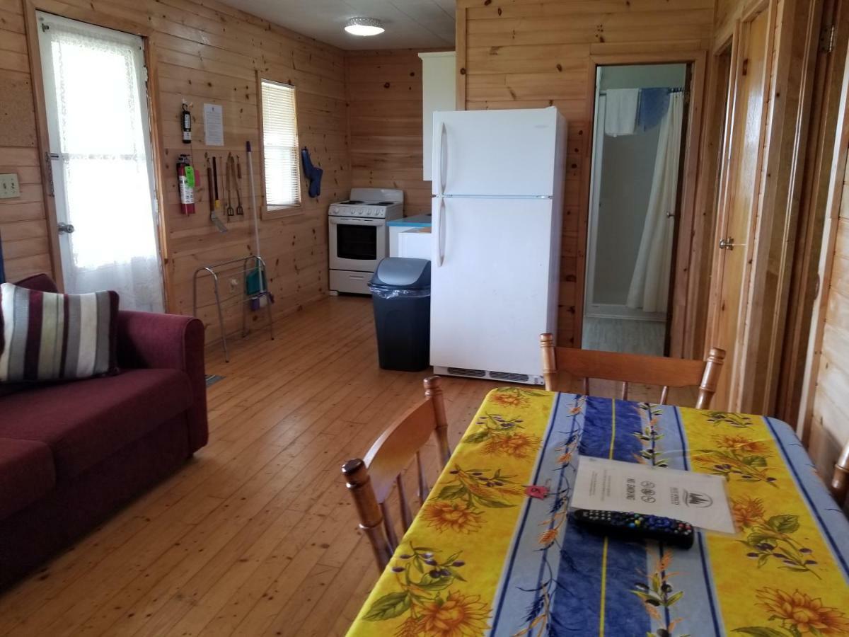 Blue Spruces Cottages Hampton Ngoại thất bức ảnh
