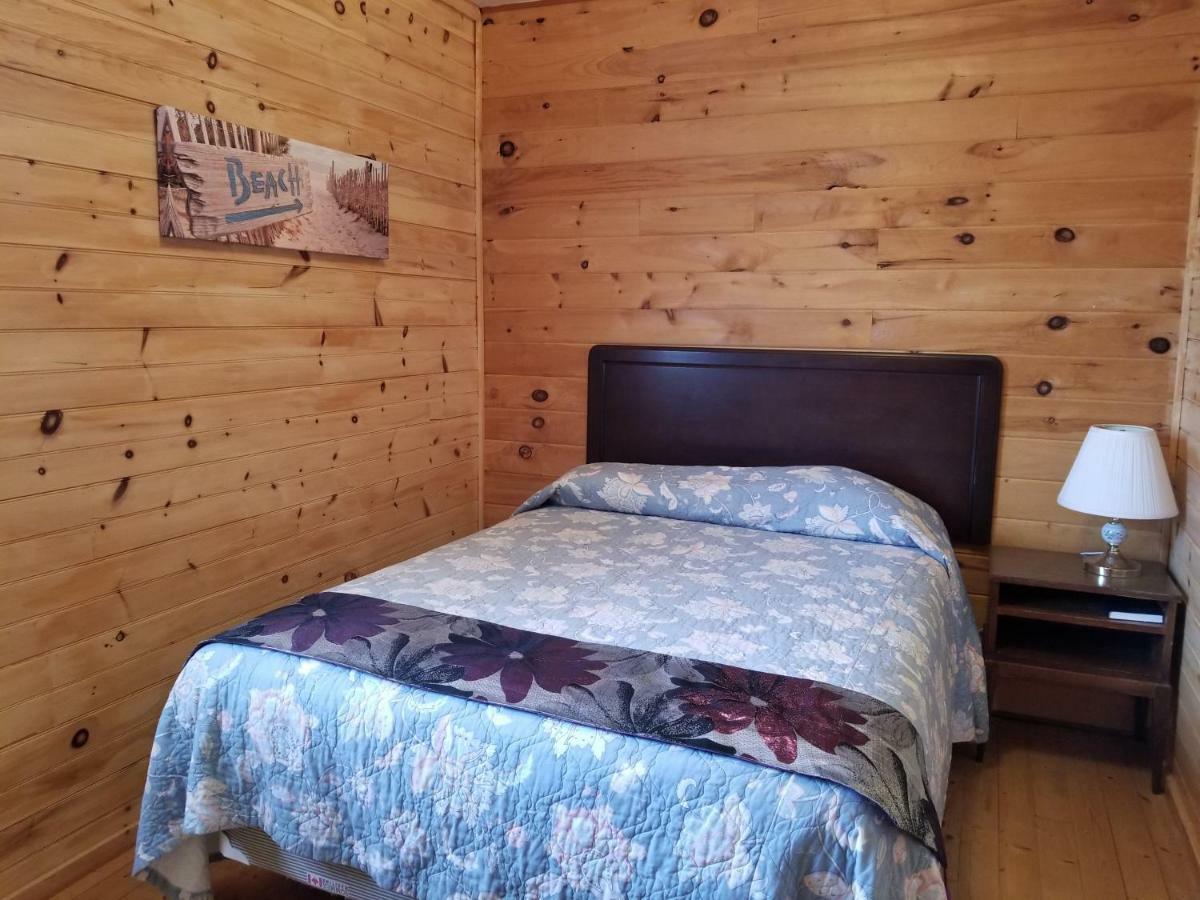 Blue Spruces Cottages Hampton Ngoại thất bức ảnh