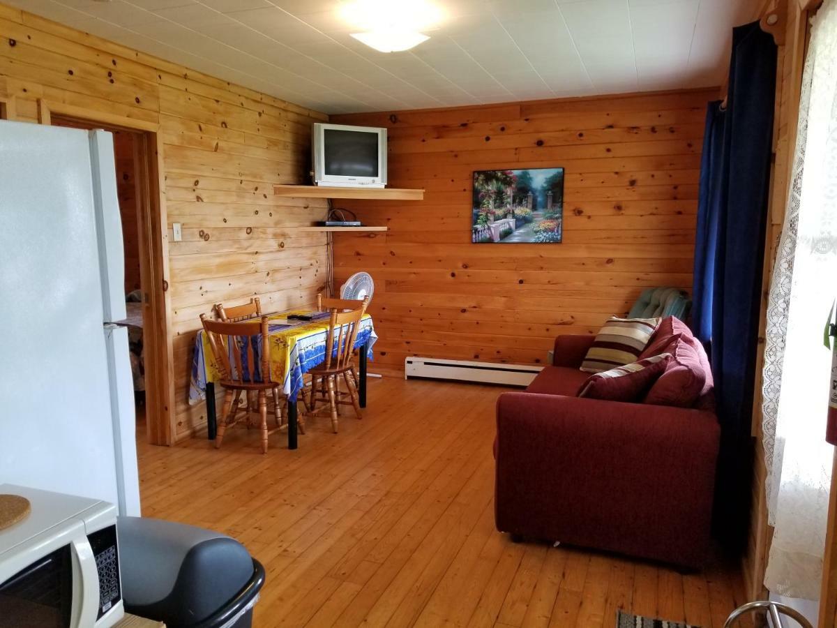 Blue Spruces Cottages Hampton Ngoại thất bức ảnh