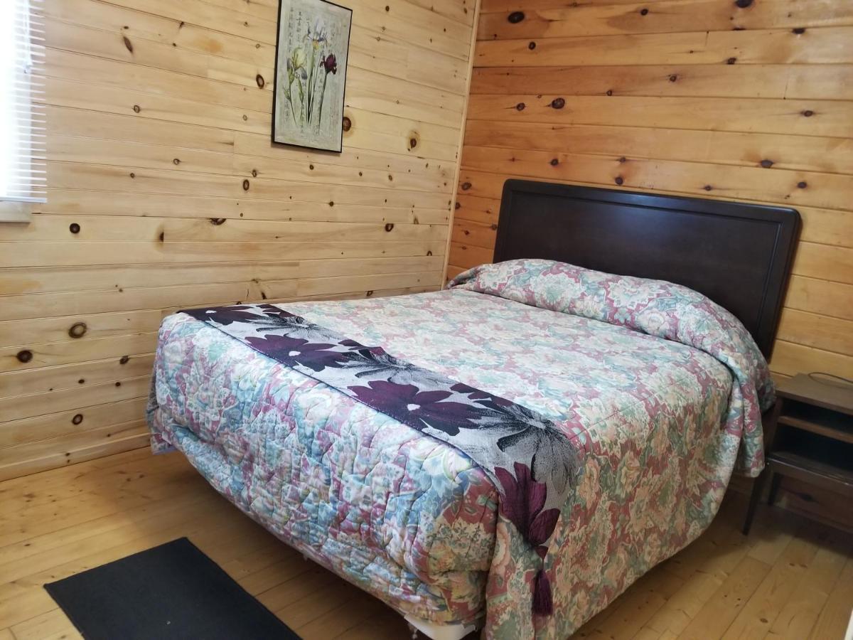 Blue Spruces Cottages Hampton Ngoại thất bức ảnh